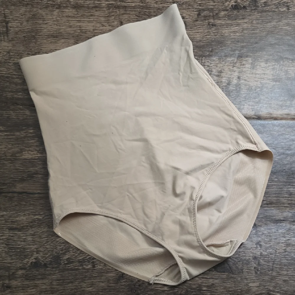 NAOMI & NICOLE High-Waist Shaping Briefs in Nude‎ sz L